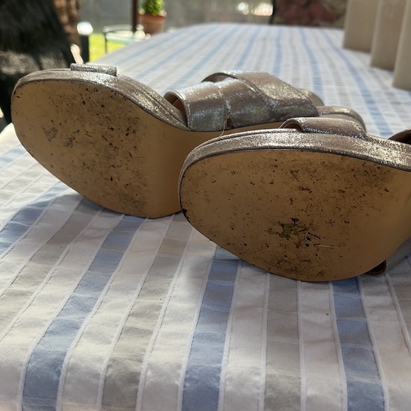 Nina gold with a silver hue sandal 7.5 - Picture 3 of 5